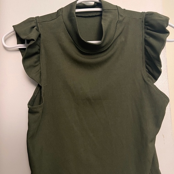 Green Mock neck tank - Picture 2 of 2